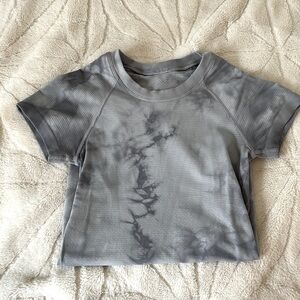 selling a lulu swiftly tech! 🩶